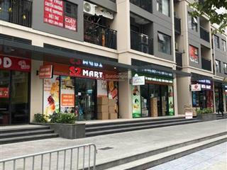 Bán gấp căn shop mặt sảnh 70m2  sổ lâu dài  hd thuê 61 triệu /tháng