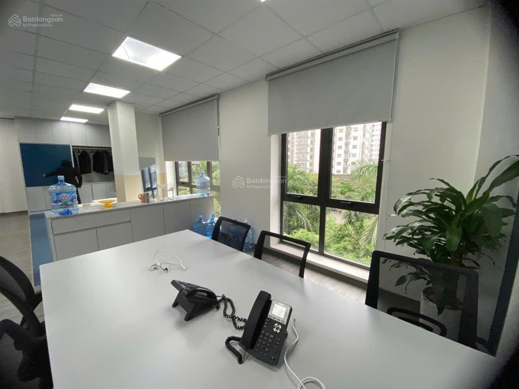 Cho thuê văn phòng duy tân 150m² giá chỉ 30tr/tháng full nội thất, chia sẵn phòng ban tiện nghi