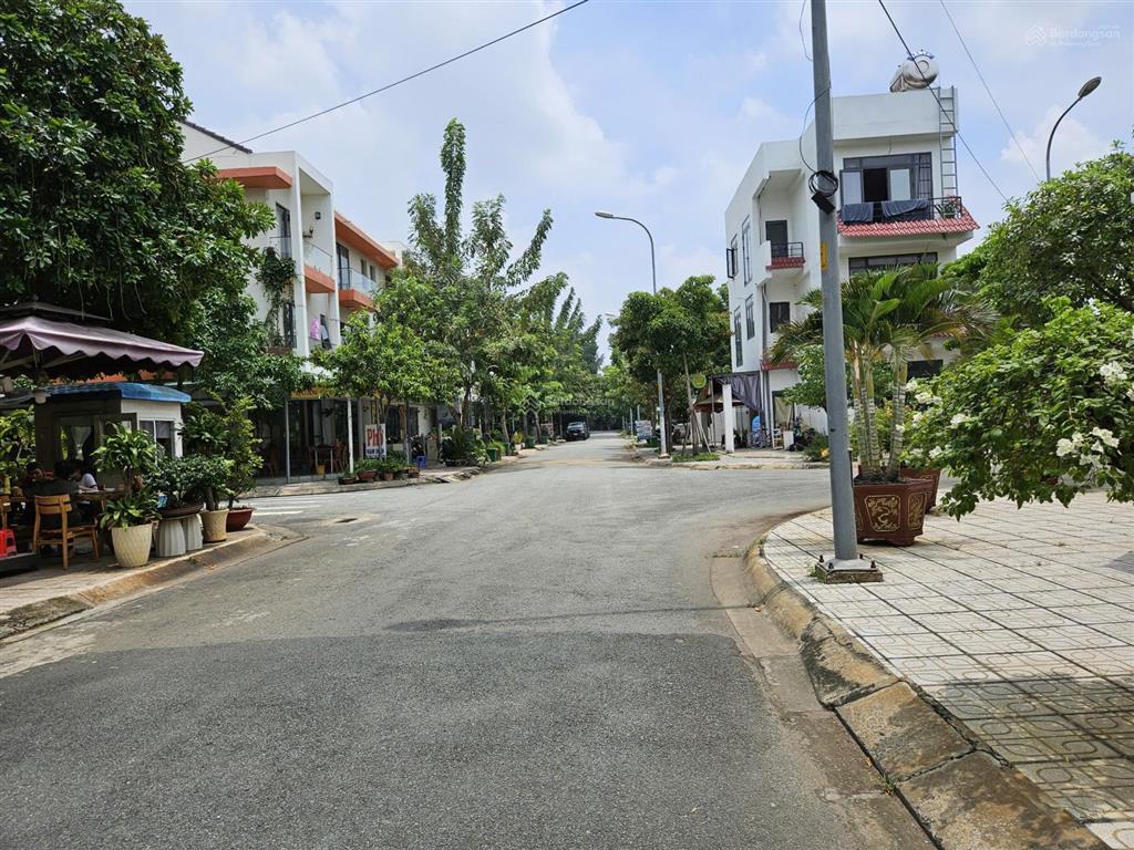 Bán nền bt 10x17,5m sạch đẹp kdc yên tĩnh nhiều cây xanh hạ tầng đẹp có bảo vệ giá tốt nhất