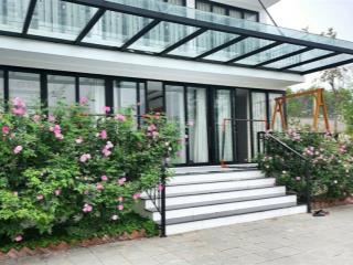 Bán biệt thự 5000m2, 300m2 thổ cư sẵn nhà đẹp, bể bơi giá chỉ 5tr/m2 tại ba vì. sẵn sổ 0988 871 ***