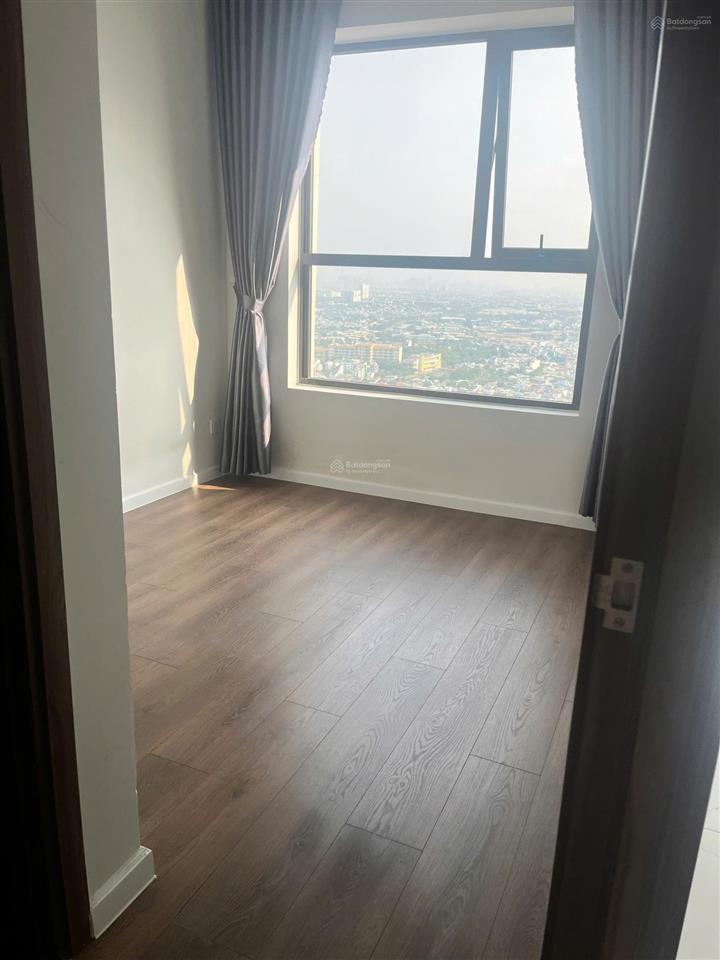 Bán căn hộ 2pn 2wc có ban công có lô gia bao thuế phí
