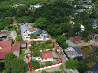 560m2 có 200m2 thổ cư, bám 3 mặt tiền giá bán 4,5 tỷ có sẵn nhà đá ong