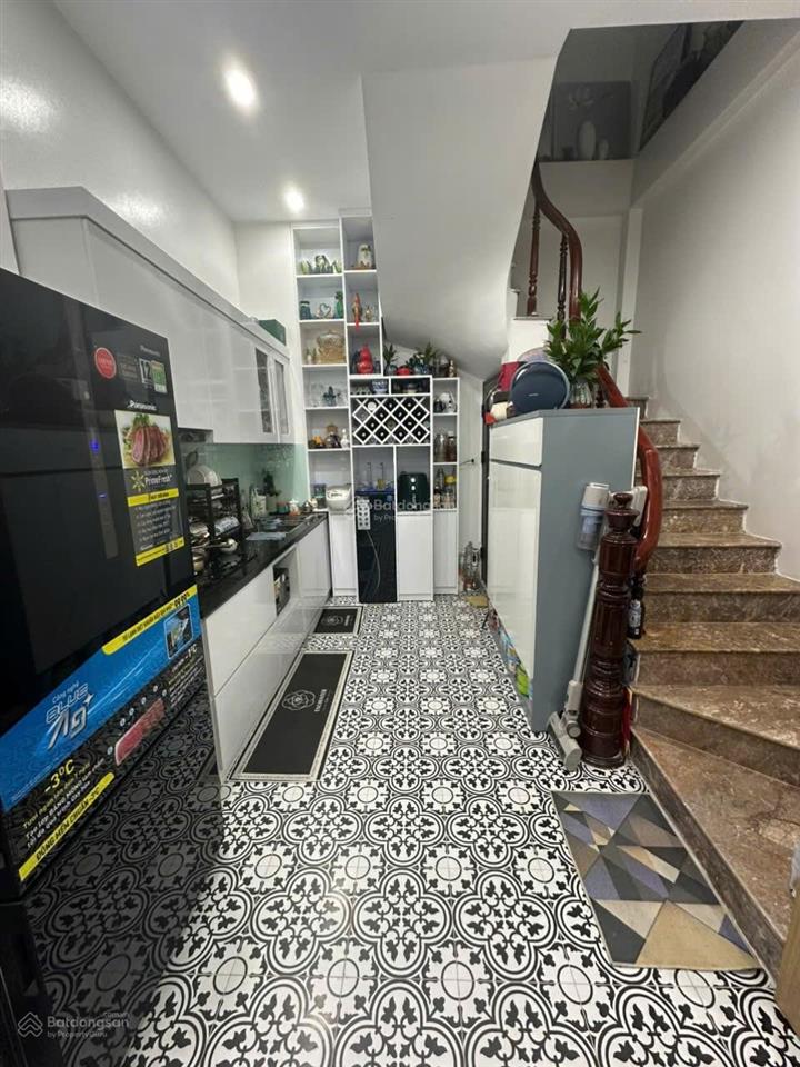 Nhà đẹp đóntết sát mp hồ tùng mậu 33m 5t nhỉnh 8 tỷ mới coong full nt gần ôtô ngõ thông. pmai dịch