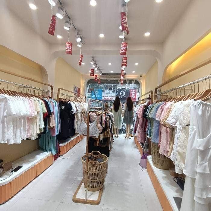 Bán nhà mặt phố Hồng Mai kinh doanh sầm uất, Dt 70m2, 4t, mt 4.2m.