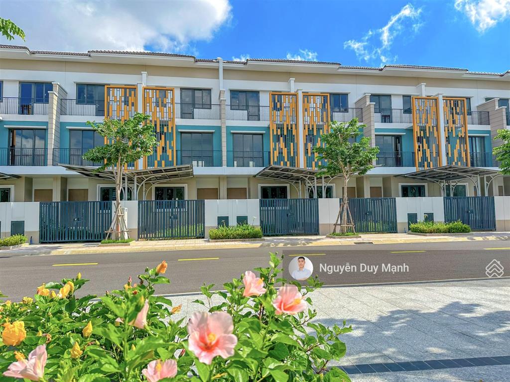 Bán gấp căn nhà liền kề 3tầng kđt suncasa view công viên ngay trung tâm vsip 2 giá 3.55tỷ/100m2 ful
