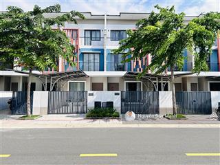Bán nhà view công viên 5.000m2 kđt suncasa central tại vsip 2 bình dương 3tầng/100m2 giá full 3.5ty