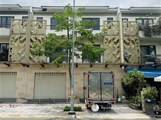 Shophouse mặt tiền đường dân chủ  sun casa central  vsip 2a  bình dương giá 3.75 tỷ/100m2 bao sổ