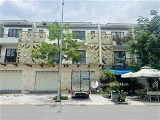 Bán gấp shophouse kinh doanh mặt tiền đường dân chủ suncasa central vsip ii giá 3tỷ71/100m2 bao sổ