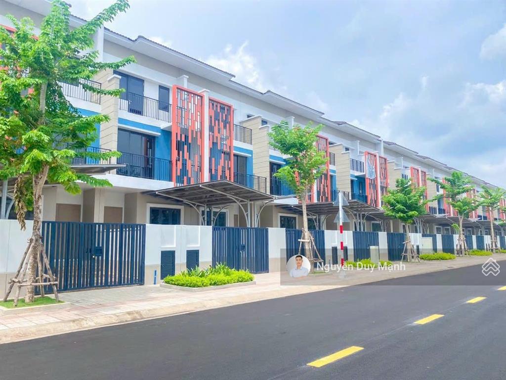 Hàng hiếm nhà 3 tầng thanh toán tiến độ sun casa central vsip ii, giá 3,45 tỷ/100m2 hướng nam