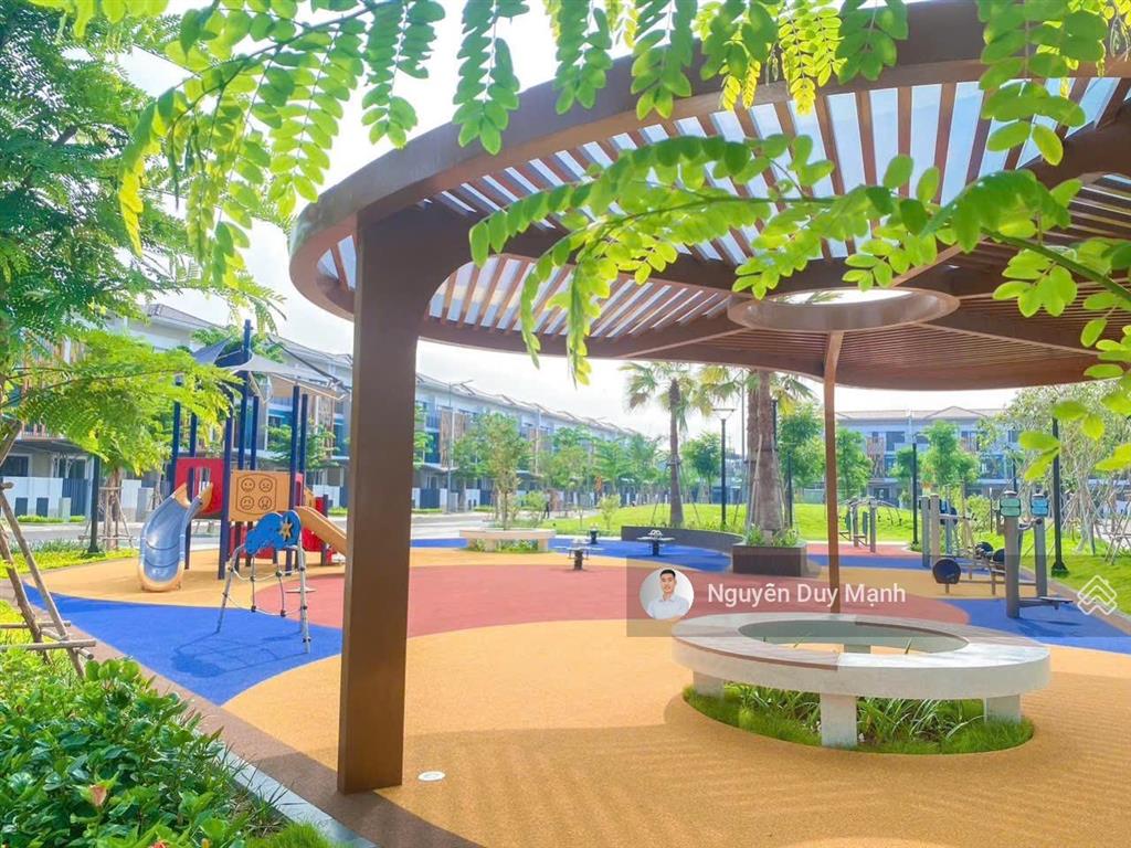 Nhà phố 2 tầng 5x20m tại kđt sun casa central  đường dân chủ kcn vsip 2 từ 2.8 tỷ sổ hồng sẵn