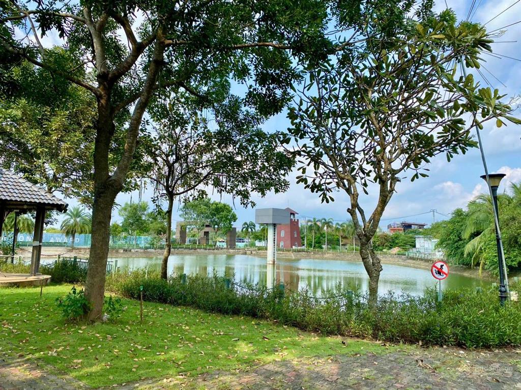 Bán nhà phố khu đô thị simcity trường thạnh, quận 9 dtsd 180m2 giá 8 tỷ  0909 128 ***