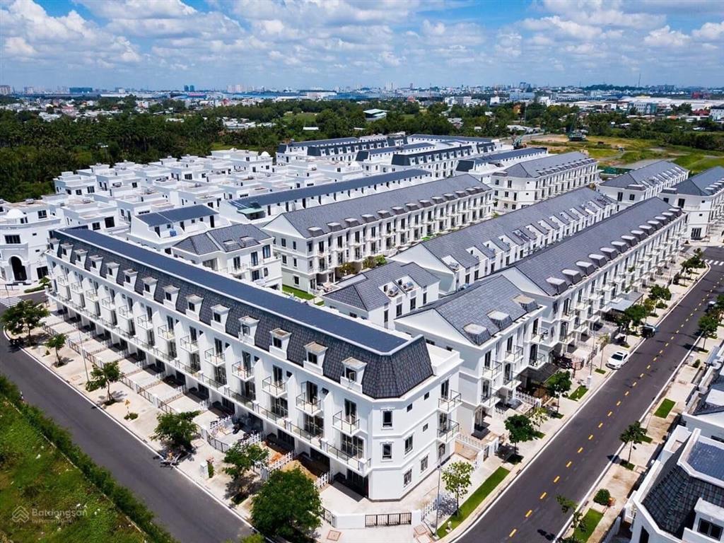 Bán nhà phố compound simcity quận 9, liền kề khu công nghệ cao giá 8 tỷ  0909 128 ***