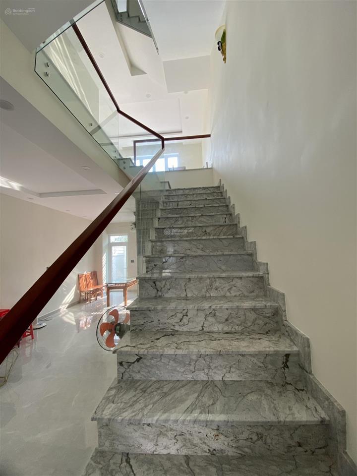Cho thuê nhà rosita khang điền, 4pn, 4wc, nội thất cơ bản, y hình, giá 14tr/th, nhà sẵn, mới đẹp