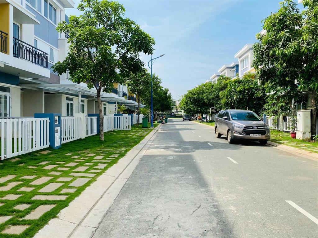 Bán nhà phố rosita 5x19m  7.5 tỷ, nhà thô, sổ hồng, hỗ trợ nh 70%