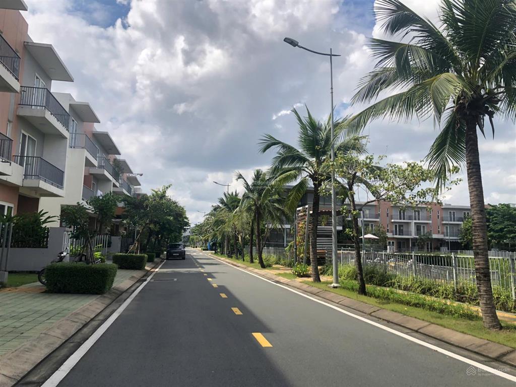 Chính chủ gửi bán nhanh, song lập view hồ, 8x20m2, nhà thô, giá thoả thuận, sổ hồng riêng