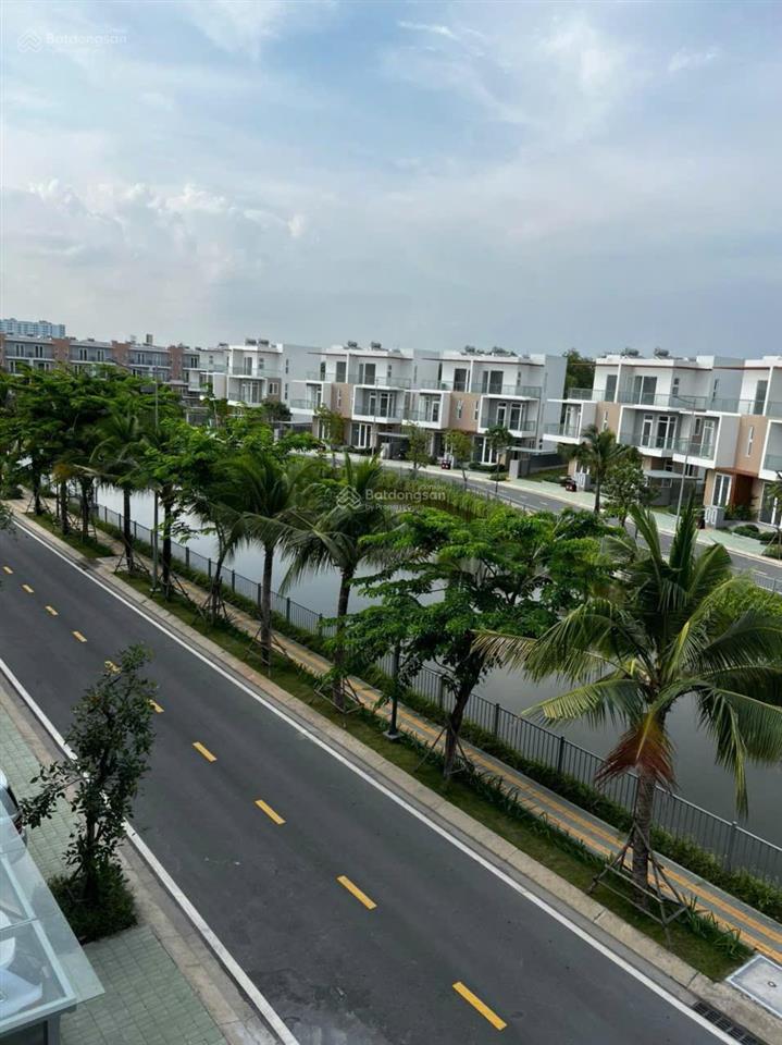 Chính chủ gửi bán nhanh, song lập view hồ, 8x20m2, nhà thô, giá thoả thuận, sổ hồng riêng