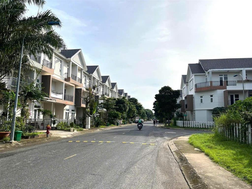 Chính chủ gửi bán nhà phố park riverside, 75m2, sổ hồng, nội thất đẹpcứng cáp, giá 11 tỷ