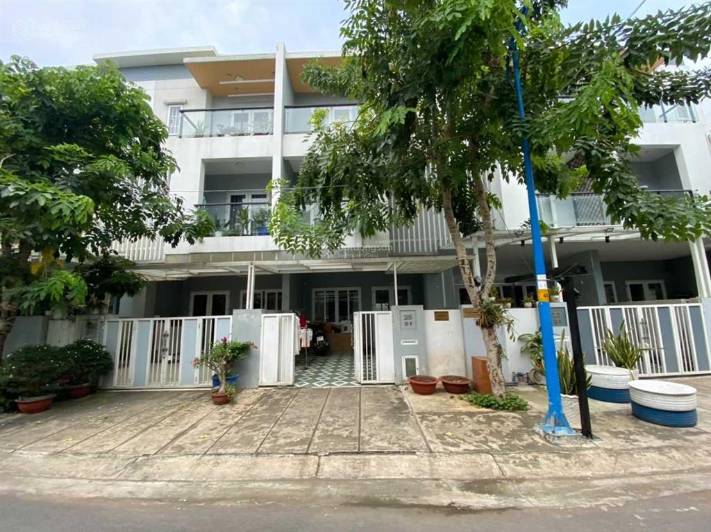 Bán nhà thô (1 căn duy nhất) mega village, 5x19m, 1 trệt 2 lầu, sổ hồng, giá 8,x tỷ (tiền sẵn)