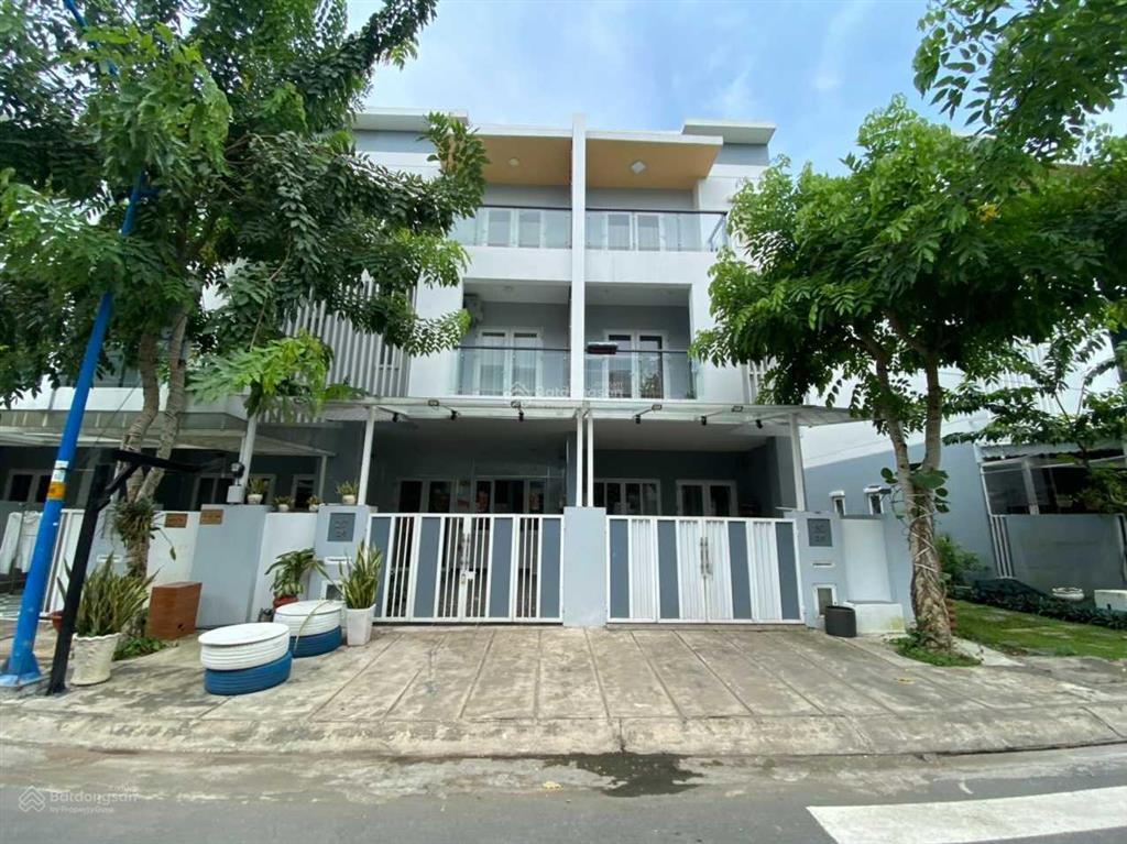 Bán nhà thô (1 căn duy nhất) mega village, 5x19m, 1 trệt 2 lầu, sổ hồng, giá 8,x tỷ (tiền sẵn)