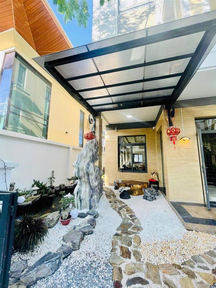 Chính chủ gửi bán nhanh bt verosa park 8x18.5m, nội thất đẹp, hồ cá koi, giá 23 tỷ (giá tốt)