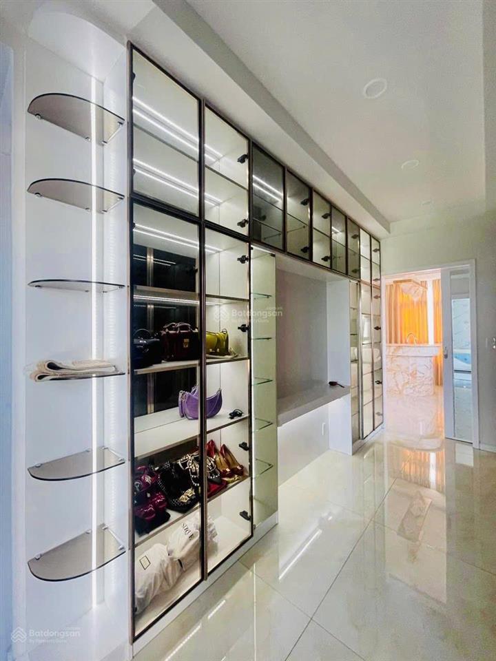 Chính chủ gửi bán nhanh bt verosa park 8x18.5m, nội thất đẹp, hồ cá koi, giá 23 tỷ (giá tốt)