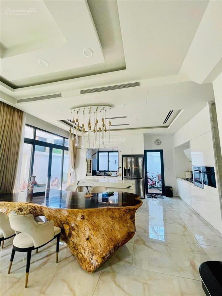 Chính chủ gửi bán nhanh bt verosa park 8x18.5m, nội thất đẹp, hồ cá koi, giá 23 tỷ (giá tốt)