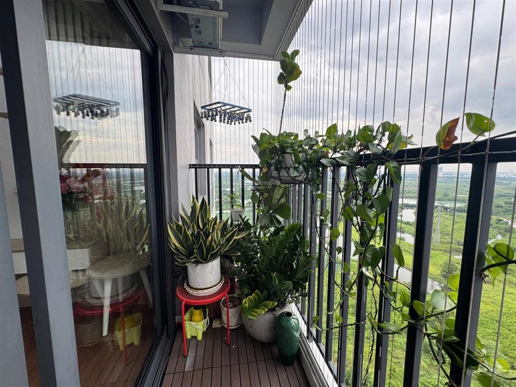 Bán căn góc 3pn lovera vista 82,8m2 (3pn + 2wc) view đn thoáng mát, tặng full nội thất giá 3,75 tỷ