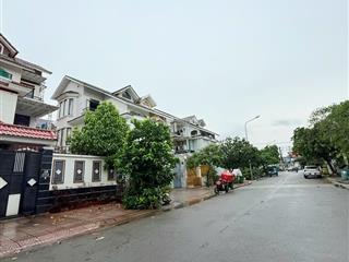 Bán biệt thự trục chính khang điền 1t/3 lầu 4pn vị trí đẹp đường 20m giá tốt để đầu tư