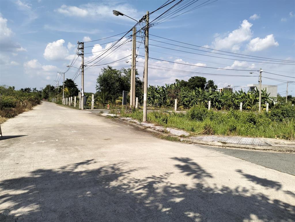 Kẹt tiền bán lỗ lô góc 2 mt đường 8, long phước. khu dân cư văn minh gần sông mát mẻ 0934 652 ***