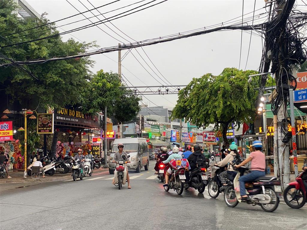 Mt tô ngọc vân, dòng tiền 60tr/tháng. ngang 12m*26m=320m2 vuông vức. giá bán 40 tỷ thương lượng