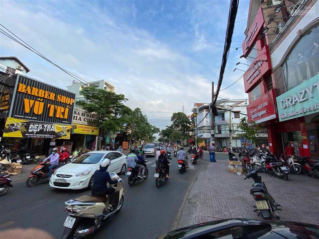 Bán mt hoàng diệu 2, thủ đức. dt 4.1m*30m=145m2 vuông vức. hd thuê 30tr/th. giá rẻ 18.3 tỷ tl