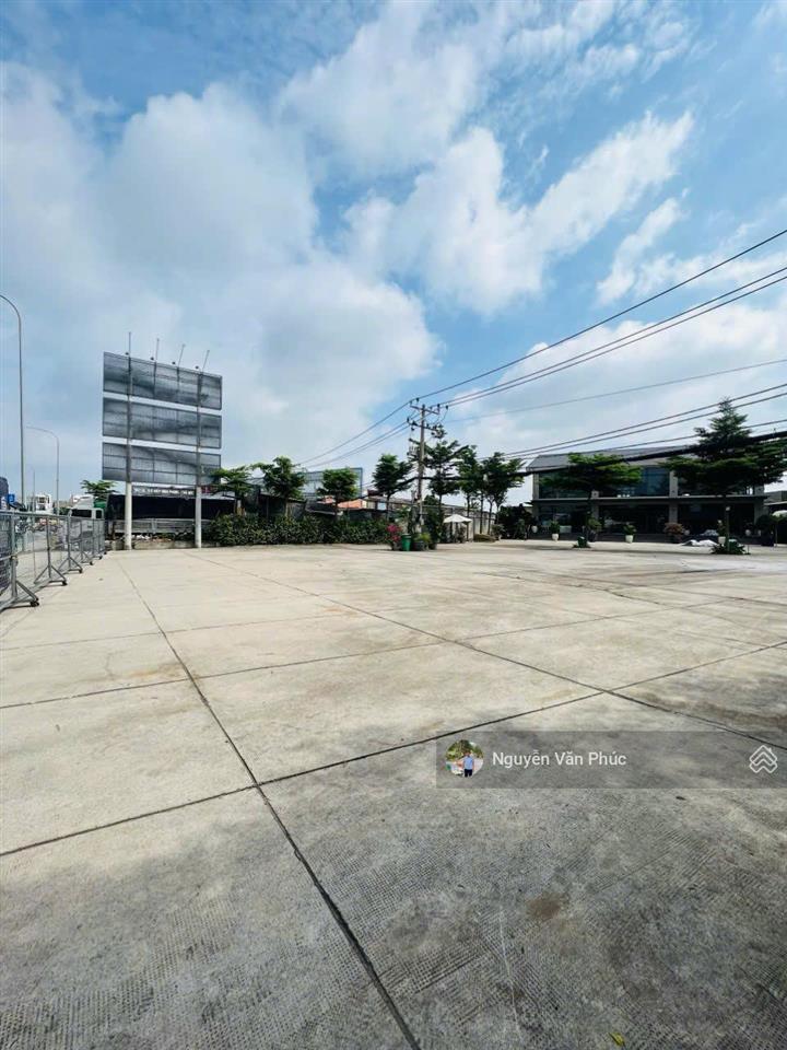 Chính chủ bán gấp mt quốc lộ 13 đang mở rộng 60m. dt 35m*60m=2000m2 cực đẹp. giá 130 tỷ tl