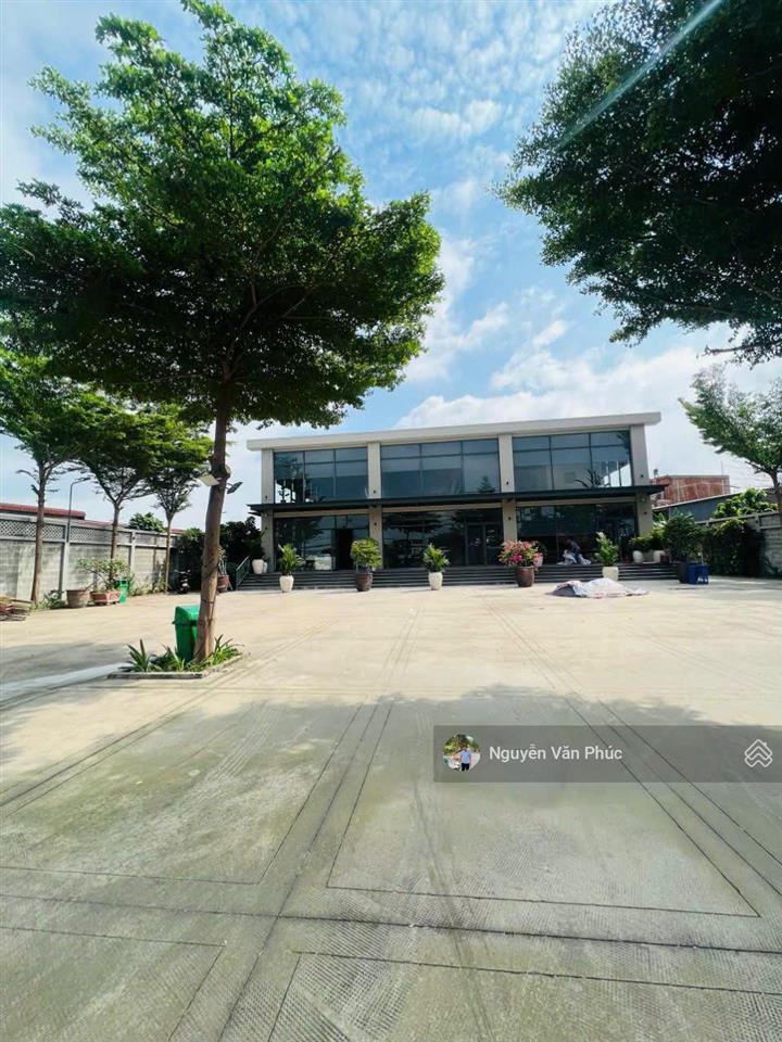 Chính chủ bán gấp mt quốc lộ 13 đang mở rộng 60m. dt 35m*60m=2000m2 cực đẹp. giá 130 tỷ tl