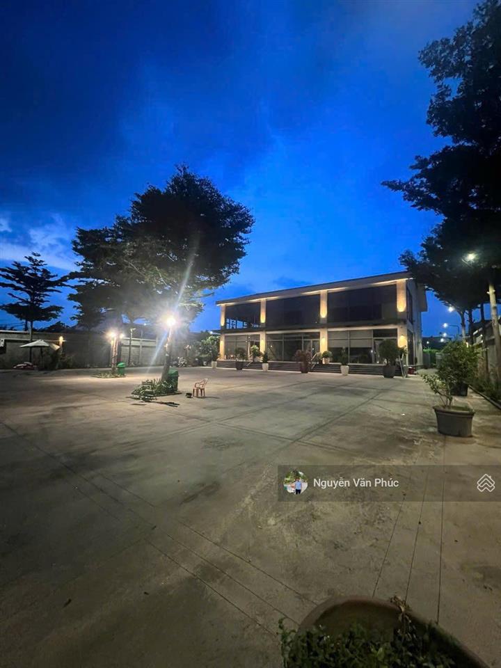 Chính chủ bán gấp mt quốc lộ 13 đang mở rộng 60m. dt 35m*60m=2000m2 cực đẹp. giá 130 tỷ tl