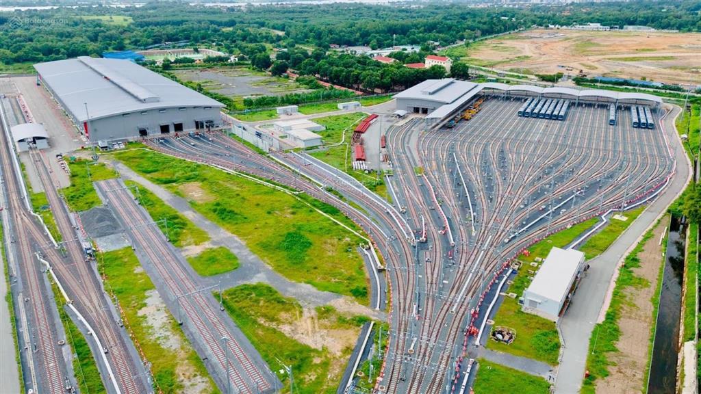 Bán gấp mặt tiền xa lộ hà nội, dt 16m*35m=560m2, ngay trạm metro số 1. giá cực rẻ 60 tỷ tl