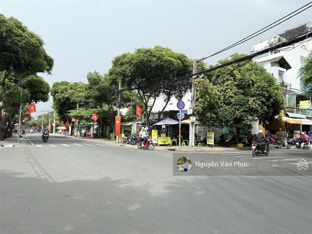 Chủ cần bán gấp biệt thự làng đại học, bình thọ, thủ đức. ngang 32m*50m=1600m2. giá rẻ 125 tỷ tl