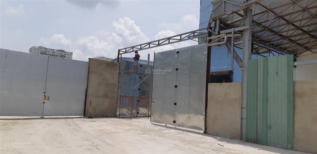 Cho thuê nhiều kho xưởng lớn nhỏ mt ql1a khu vực q12, dt 300m2