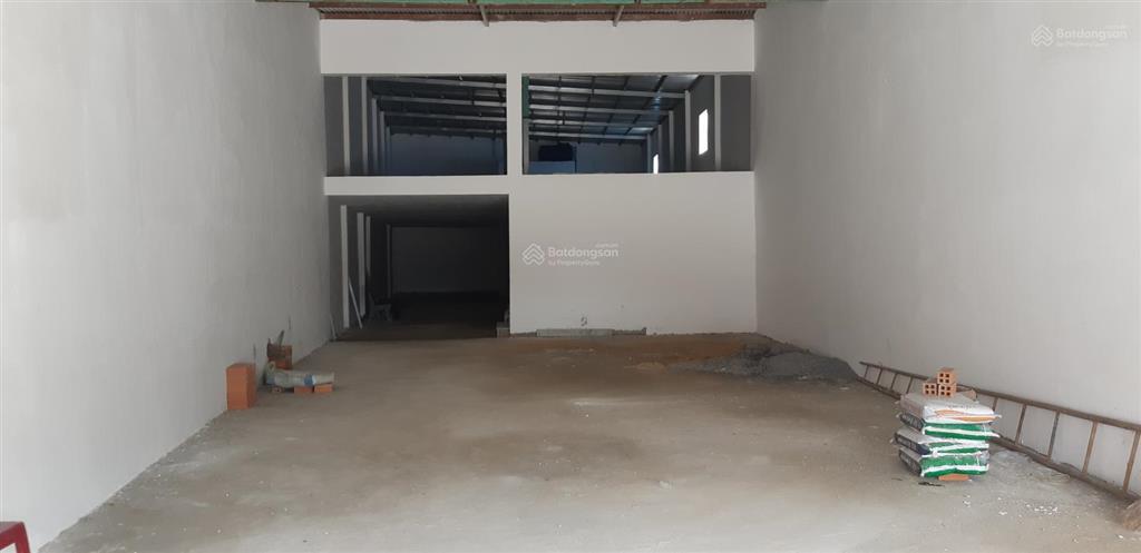 Cho thuê nhiều kho xưởng lớn nhỏ mt ql1a khu vực q12, dt 300m2