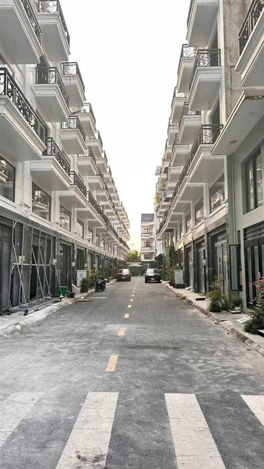 Cần bán gấp nhà giả biệt thự có diện tích khủng 5 x 20m đúc 3,5 tấm, giá 7,6 tỷ