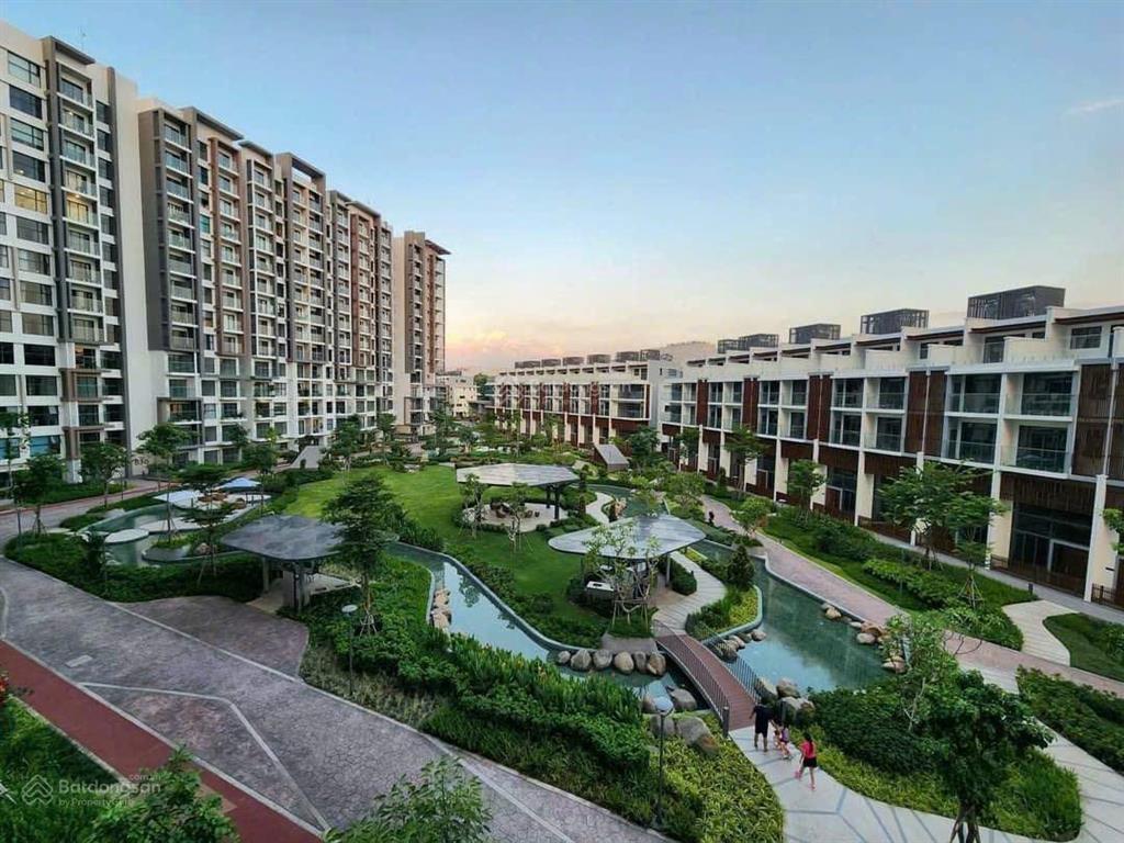 Bán căn 3pn+1 141.9m2 giá 8ty (giá 102%) nhà mới khu diamond brilliant celadon city