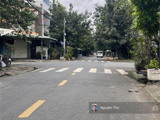 Nhà đường dc11 p sơn kỳ tân phú. dt 80m2 x 3 tầng 4pn. giá 10 tỷ 85