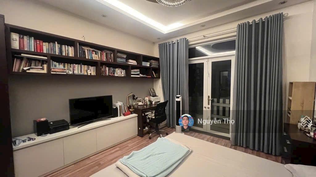 Bán nhà dt 80m2 x 4 tầng 4pn nhà dệp vào ở mgay. gần trường học tây thạnh.