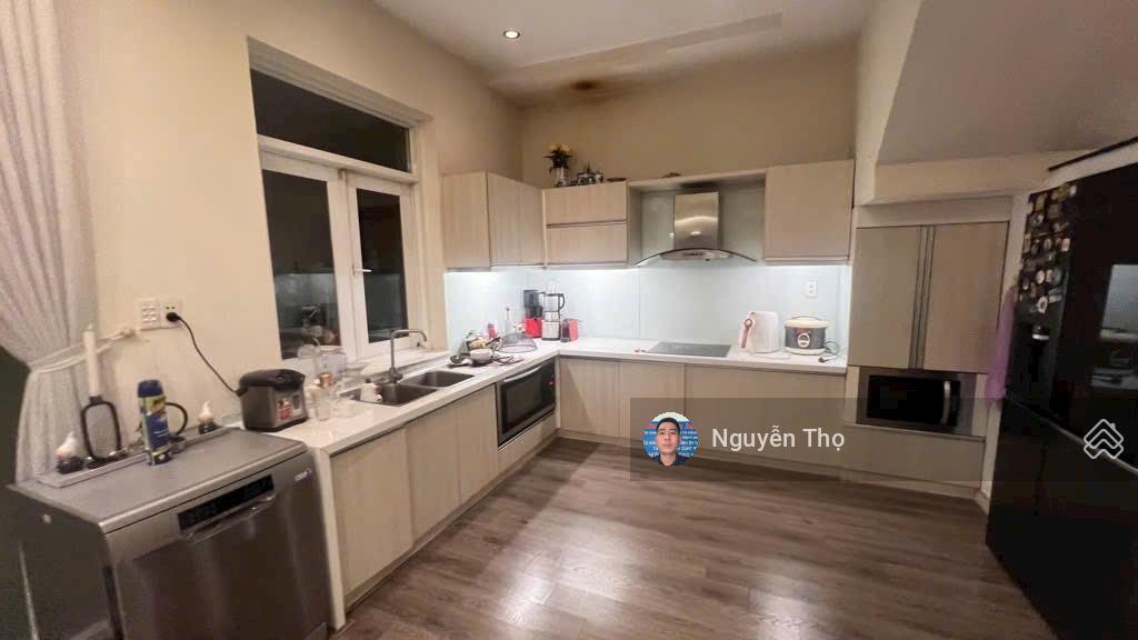 Bán nhà dt 80m2 x 4 tầng 4pn nhà dệp vào ở mgay. gần trường học tây thạnh.