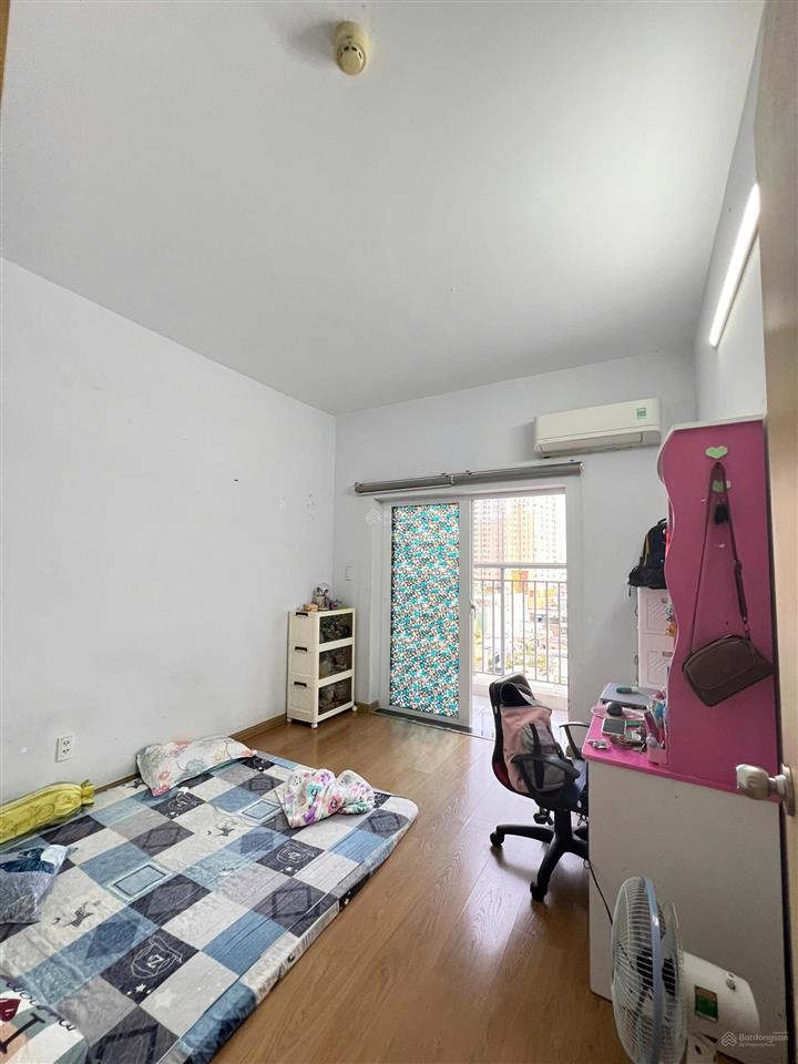 Chính chủ bán căn 3pn 104m2 oriental plaza tân phú. căn góc 2 view. giá 4,8 tỷ. 0909 846 *** hùng