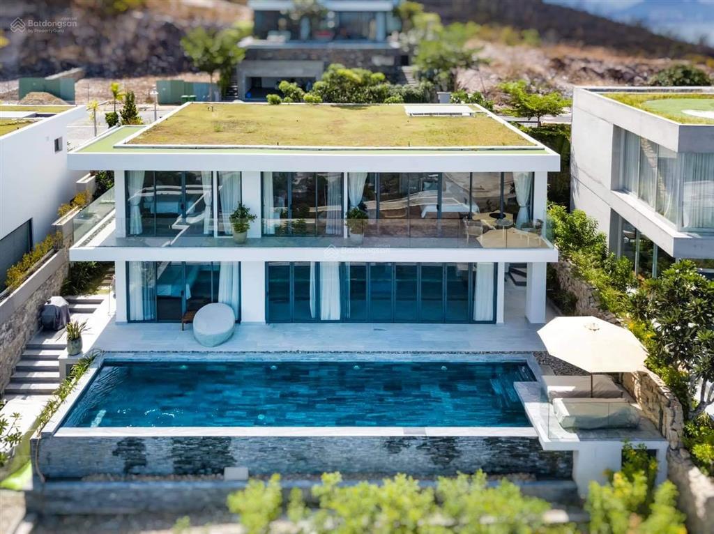 Bán biệt thự biển anh nguyễn (ocean front), nha trang. 440m2, 2 tầng 4 ngủ, giá 56 tỷ. 0868 674 ***