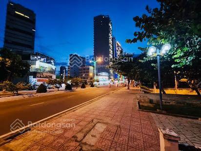 Bán khách sạn view biển trần phú, dã tượng, nha trang, 12 tầng, 33 phòng, giá 39 tỷ, đầy đủ pháp lý