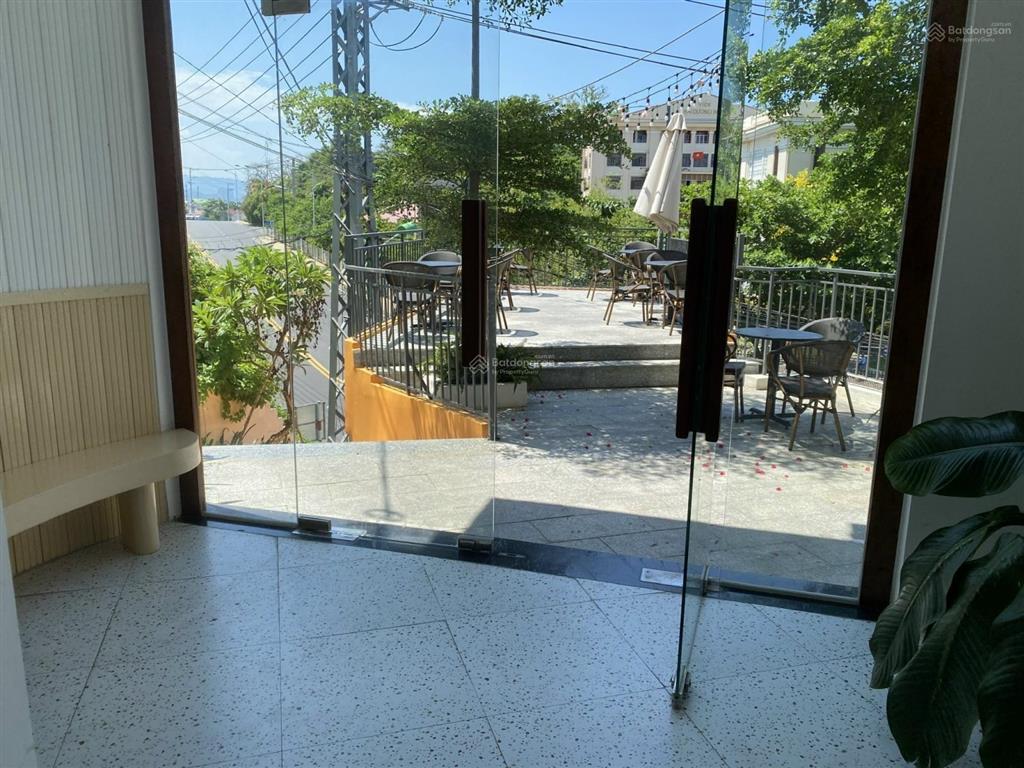 Bán khách sạn mặt tiền đường trần phú, nha trang. 290,6m2, 7 tầng 27 phòng, giá 38 tỷ. 0868 674 ***