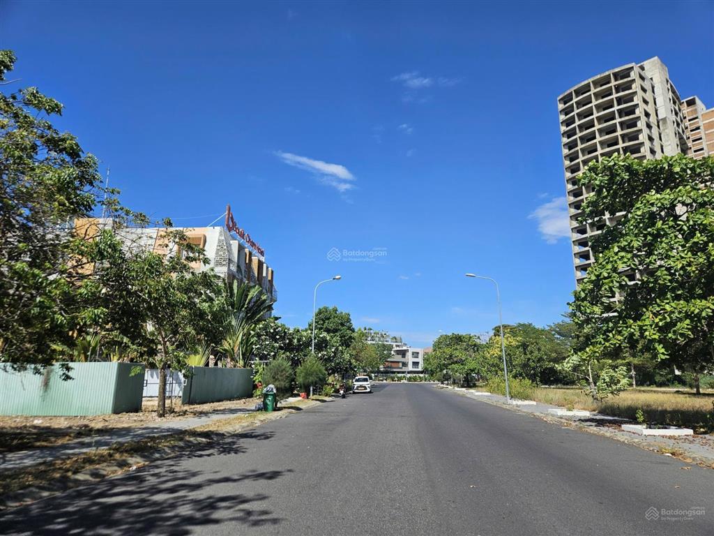 Bán đất mặt tiền đường 1a rộng 32m khu an viên, nha trang. 585m2, giá 90tr/m2