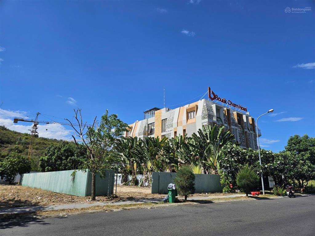 Bán đất mặt tiền đường 1a rộng 32m khu an viên, nha trang. 585m2, giá 90tr/m2