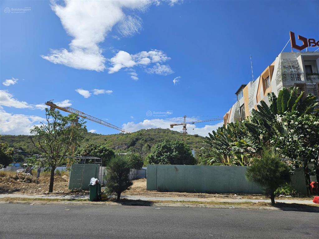 Bán đất mặt tiền đường 1a rộng 32m khu an viên, nha trang. 585m2, giá 90tr/m2